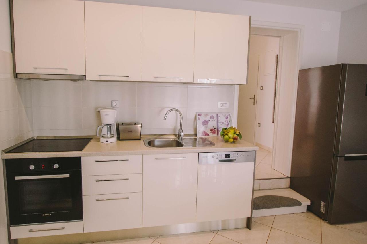 Apartments Jasna Podstrana Exterior photo